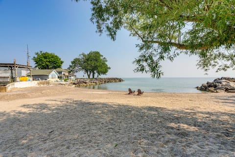 Walk to Private Beach Lake Erie Retreat with Yard! House in Huron