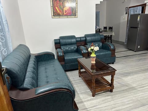 Communal lounge/ TV room, TV and multimedia, Living room, Seating area