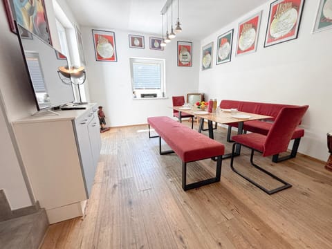 Seating area, Dining area