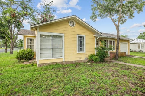 Yellow Rose House in Fredericksburg