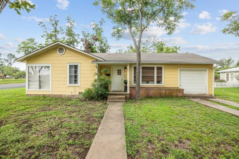 Yellow Rose House in Fredericksburg