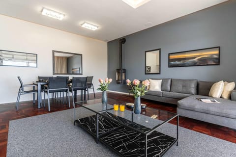 Caprice Bay - 5 min walk to Camps Bay beach Apartment in Camps Bay