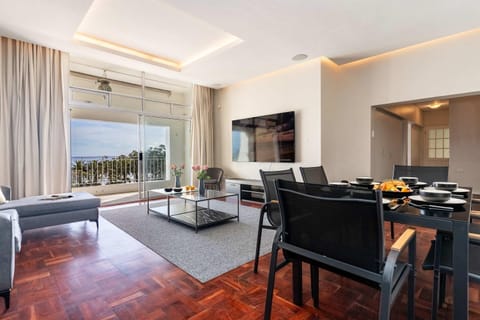 Caprice Bay - 5 min walk to Camps Bay beach Apartment in Camps Bay