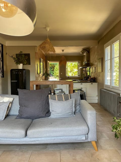 Kitchen or kitchenette, Living room, Dining area