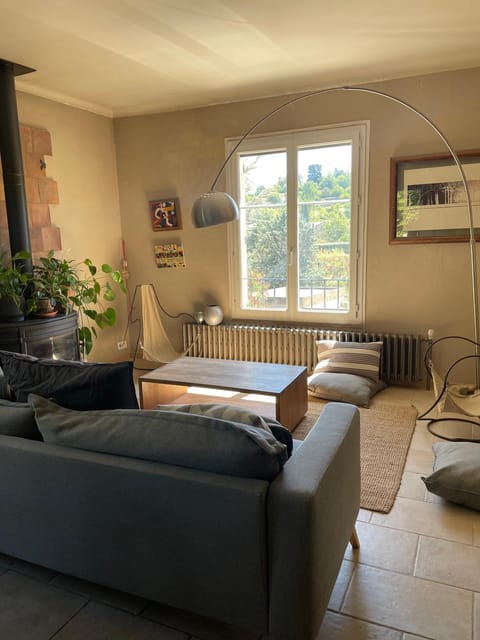 Living room, internet