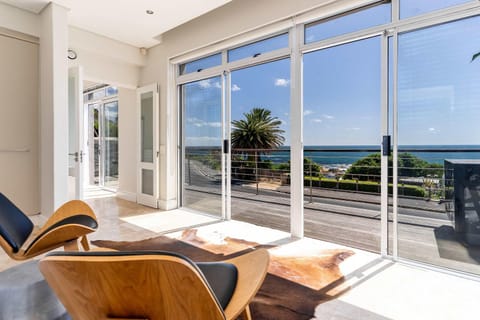 Bakoven Serenity - Pool, Ocean Views, 5 min walk to beach Apartment in Cape Town