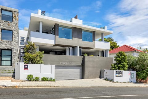 Houghton Villa Camps Bay - 5 min walk to beach Villa in Camps Bay