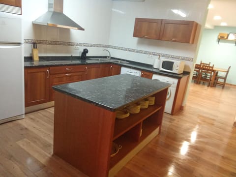 Communal kitchen, Internal: Not applicable to any particular room