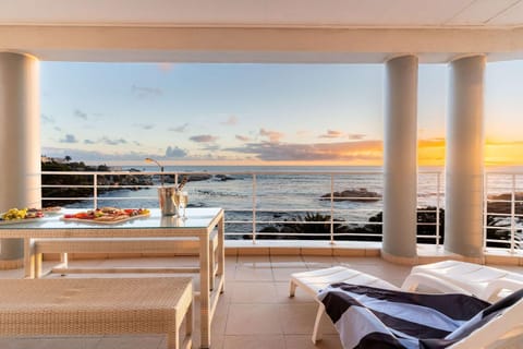 Sunset Azure Apt - Panoramic Views 2 min to beach Apartment in Camps Bay