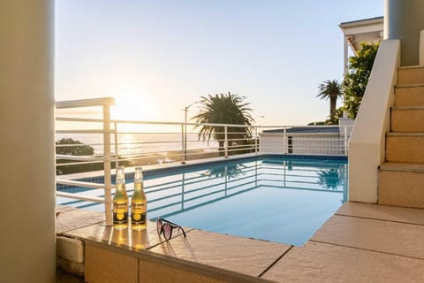 Sunset Azure Apt - Panoramic Views 2 min to beach Apartment in Camps Bay