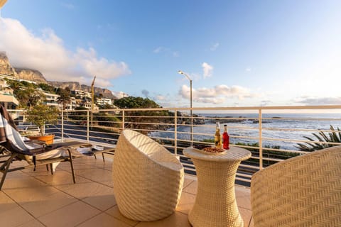 Sunset Azure Apt - Panoramic Views 2 min to beach Apartment in Camps Bay