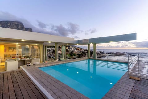 Sunset Azure Villa - Sea Views Sleeps 14 2 Pools Villa in Camps Bay