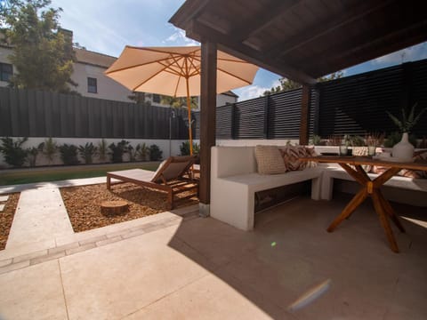 Patio, View (from property/room), Balcony/Terrace, Dining area, sunbed