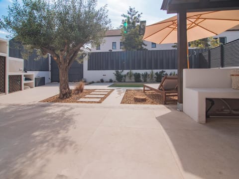 Property building, Patio, Garden, Garden view, sunbed