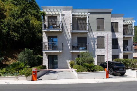 Property building, Location