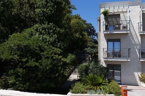 Property building, Balcony/Terrace, Garden view