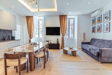 TV and multimedia, Living room, Seating area, Dining area