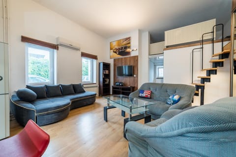 TV and multimedia, Living room, Seating area