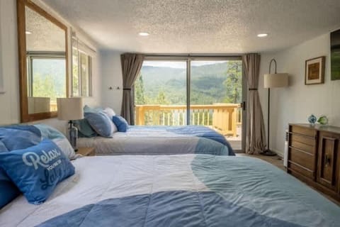 Lakeview Haven - Boat Slip - Dog Friendly - Sleeps 16 Apartment in Sierra Nevada