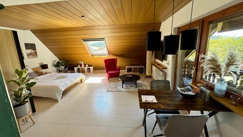 Bed, TV and multimedia, Living room, Photo of the whole room, Dining area, Bedroom