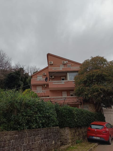 Una Apartments House in Budva