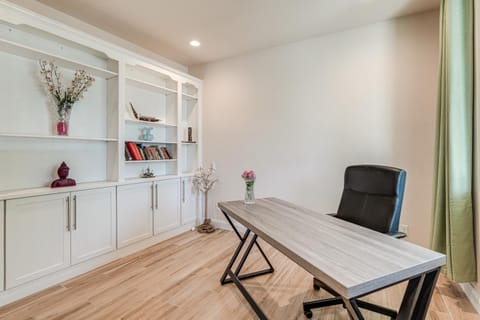 Patio and Outdoor Kitchen Manteca Family Home House in Manteca