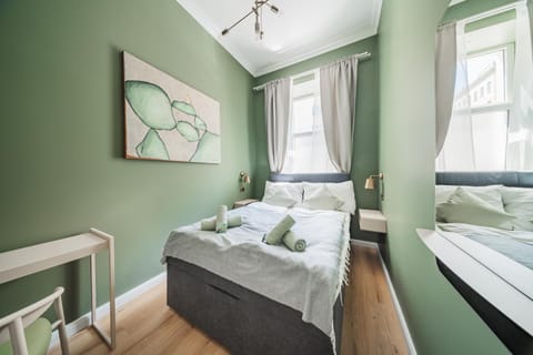 Photo of the whole room, Bedroom
