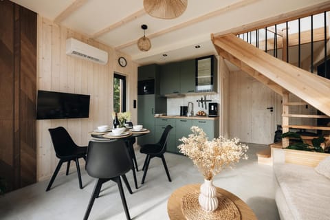 TV and multimedia, Kitchen or kitchenette, Living room, air conditioner