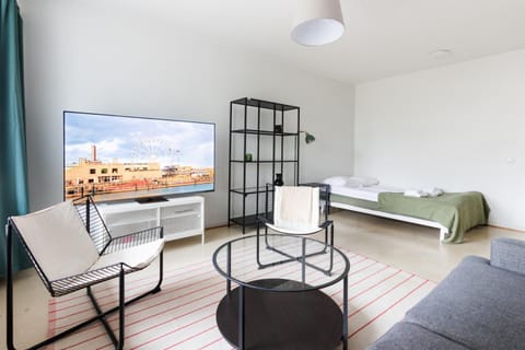 Bed, TV and multimedia, Living room