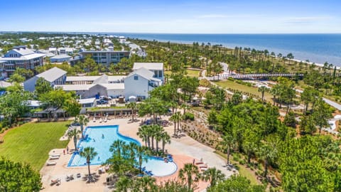 Property building, Day, Neighbourhood, Natural landscape, Bird's eye view, Pool view, Sea view, Swimming pool