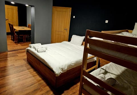 Bed, Living room, Bedroom, towels