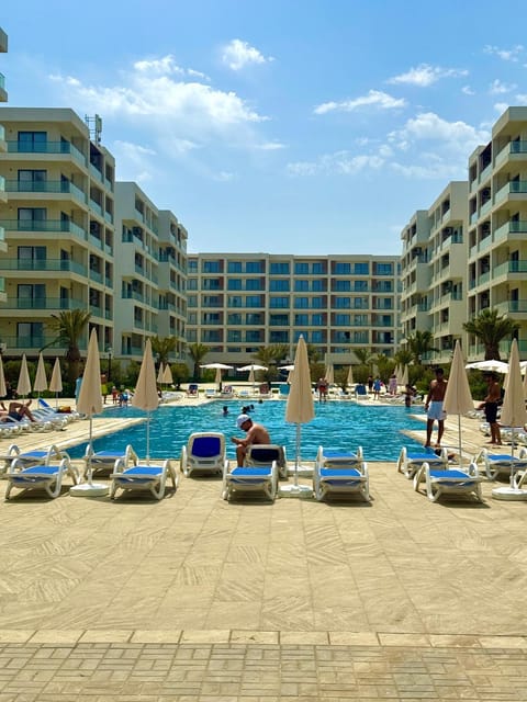 Property building, Day, Beach, Pool view, Swimming pool, Swimming pool, sunbed
