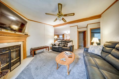 1 Mi to Lake Access Erie Home with Private Backyard House in Millcreek Township