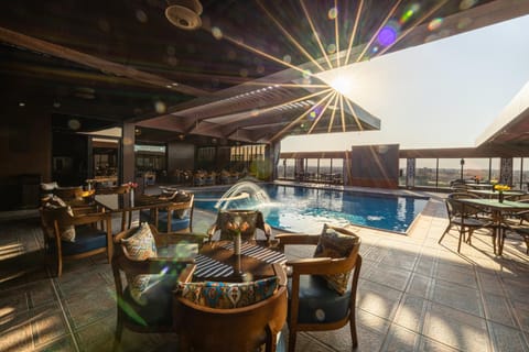 Restaurant/places to eat, Day, Natural landscape, Balcony/Terrace, Pool view, Swimming pool, Swimming pool