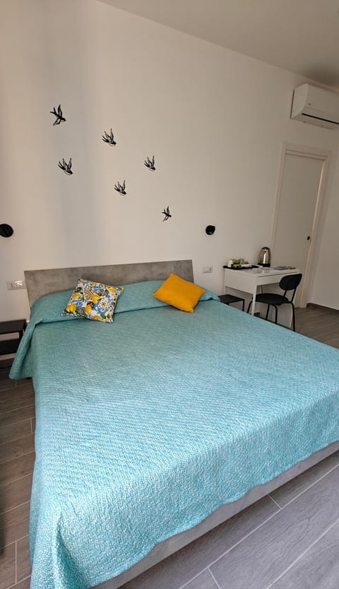 Bed, Bedroom, air conditioner