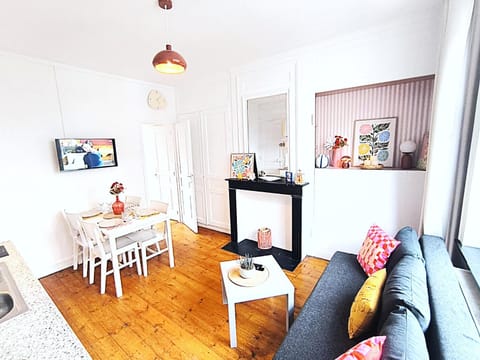 TV and multimedia, Living room, Seating area, Dining area