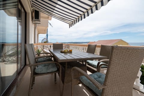 Balcony/Terrace, children, Family