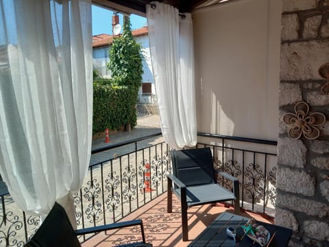 Patio, Day, View (from property/room), Balcony/Terrace, Living room, Seating area