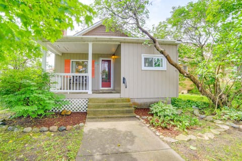 Steps to Lake Huron Retreat with Yard in St Ignace House in Saint Ignace