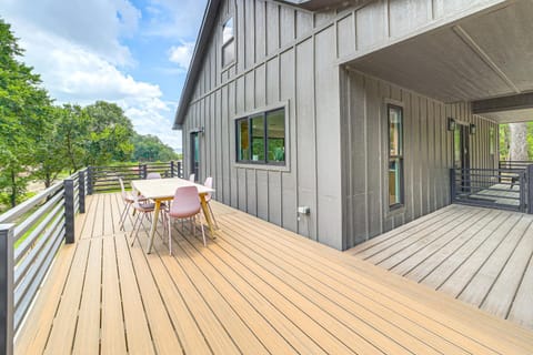 Family Fun! Lake Eufaula Home with Wraparound Deck House in Eufaula