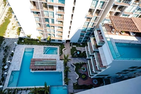 Property building, Day, Bird's eye view, View (from property/room), Pool view, Swimming pool, Swimming pool