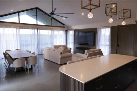 TV and multimedia, Living room, Dining area, Evening entertainment