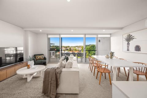 TV and multimedia, Balcony/Terrace, Living room, Dining area
