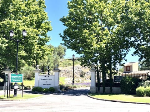 Maison t3 climatisée avec accès piscine à vagues, Domaine de Pont Royal - FR-1-658-37 House in Mallemort