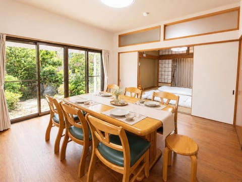 TV and multimedia, Living room, Dining area, air conditioner