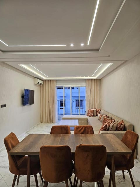TV and multimedia, Living room, Seating area, Dining area