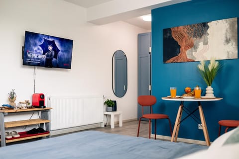 TV and multimedia, Food and drinks, Photo of the whole room, Seating area, Dining area, Evening entertainment
