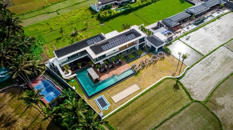 Property building, Natural landscape, Bird's eye view, Swimming pool, internet