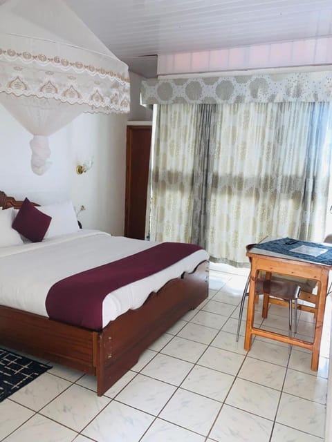 Photo of the whole room, Seating area