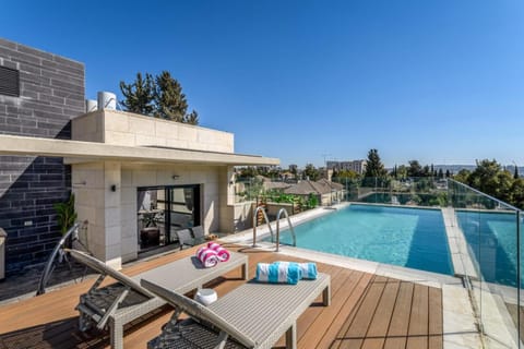 Balcony/Terrace, Pool view, Swimming pool, Swimming pool, sunbed